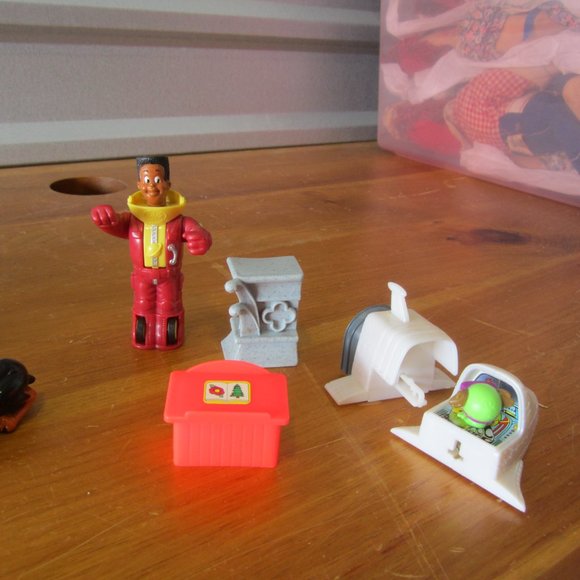 VTG 10 PLASTIC TOYS FOR SALE, BURGER KING, MATCHBOX ETC, READ ALL - Picture 4 of 4